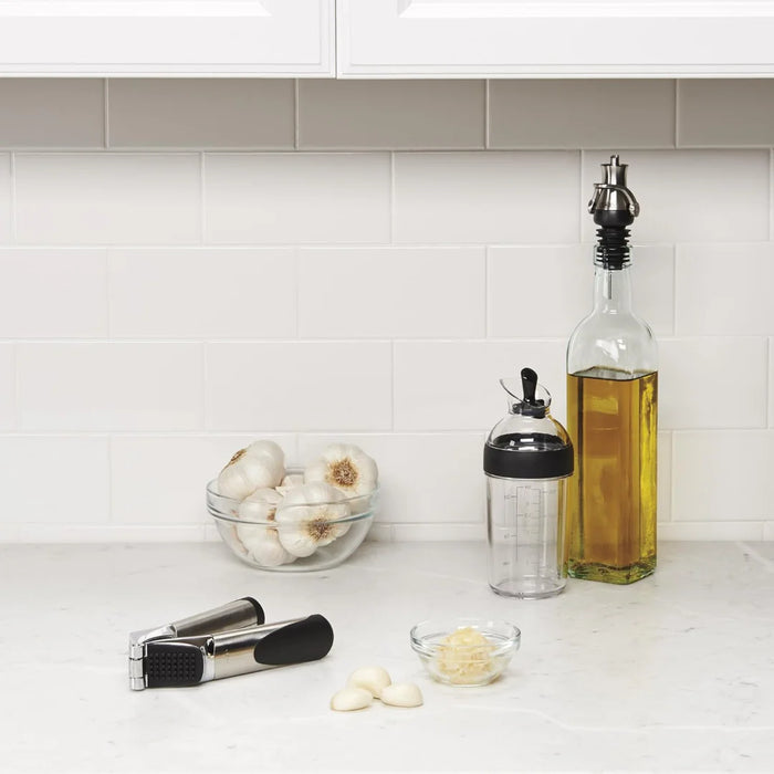 elevenpast dessing mixer OXO Little Salad Dressing Shaker 1268980 719812036892