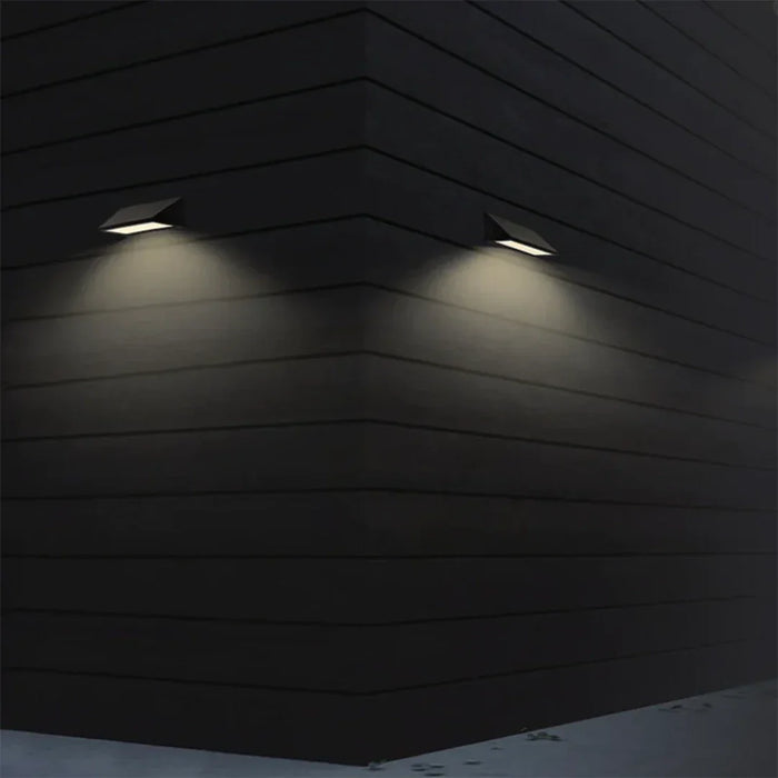 Spazio LED wall light Angolo Exterior Corner LED Footlight - Black | White