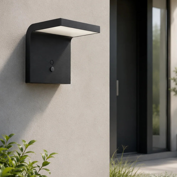 Spiante Solar LED Outdoor Wall Light – Black 
